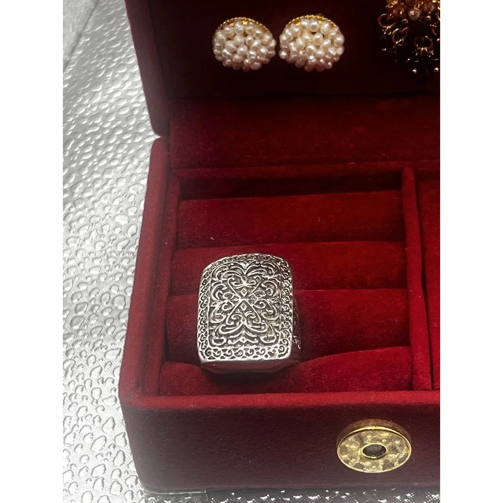 Red‎ velvet Travel Jewelry Box W/ A Fashion Ring Sz 7.5 & 2 Pairs Vtg Earrings